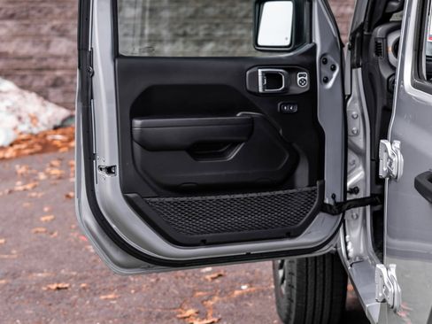 Used 2024 Jeep Wrangler Sport S image 22