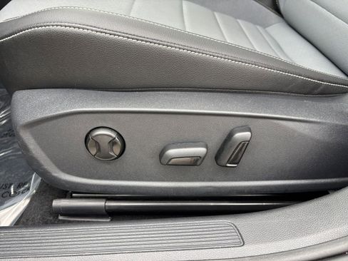 Used 2025 Volkswagen Jetta SE image 23