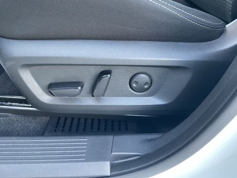 Used 2022 Nissan Rogue SV FWD image 16