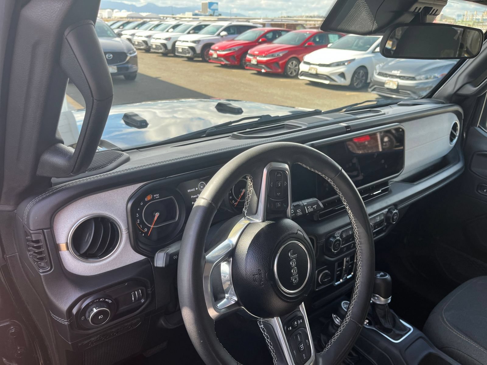 Used 2025 Jeep Wrangler Unlimited Sahara AWD/4WD image 32