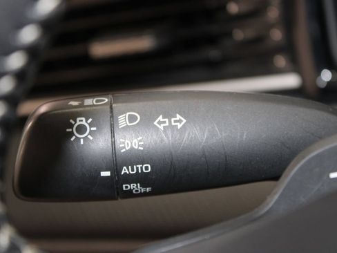 Used 2025 Toyota Camry SE FWD image 31