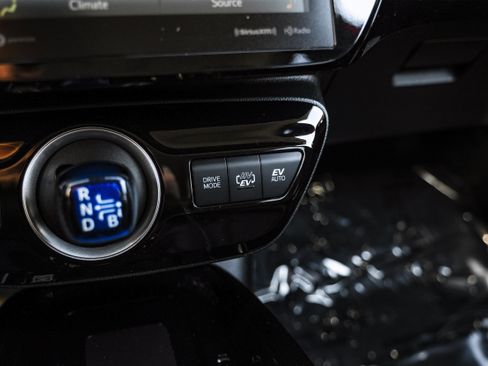 Used 2021 Toyota Prius Prime XLE image 25