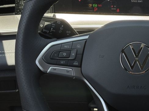 New 2026 Volkswagen Tiguan SE R-Line FWD image 17