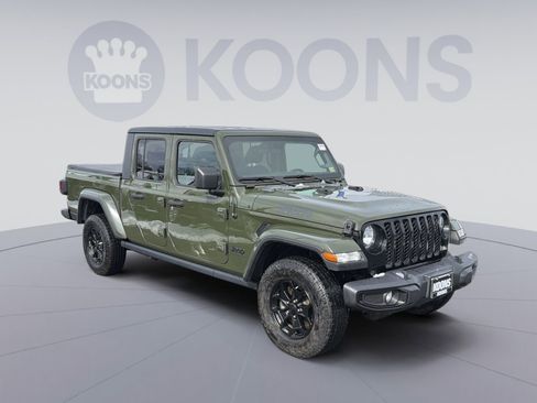 Used 2021 Jeep Gladiator Willys image 10