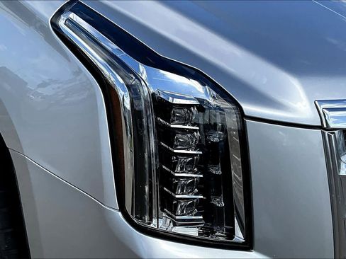 Used 2017 Cadillac Escalade Premium Luxury image 24