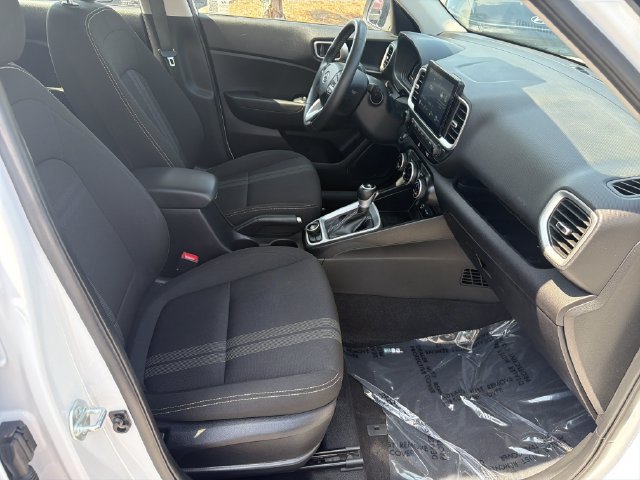 Certified 2025 Hyundai Venue SEL FWD image 16