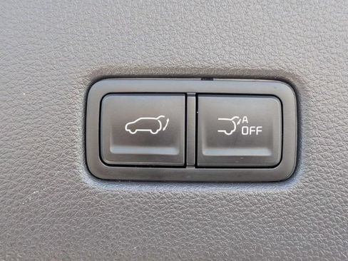 Used 2024 Kia Carnival EX FWD image 13