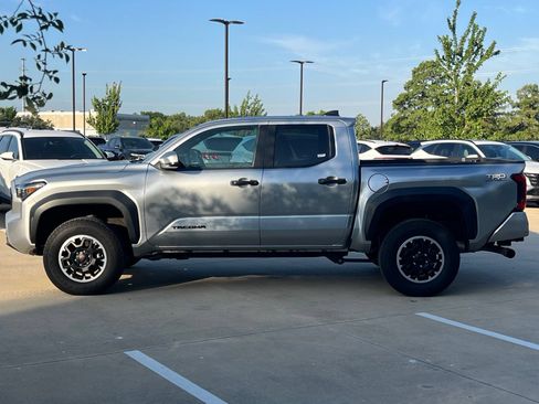 Used 2024 Toyota Tacoma TRD Off-Road AWD/4WD image 6