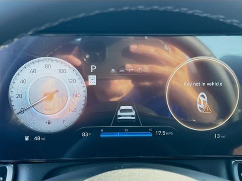 New 2025 Hyundai Elantra SEL image 9