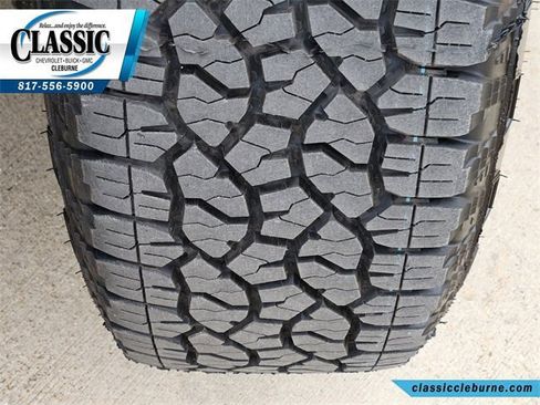 Used 2025 Chevrolet Silverado 2500 Custom w/ Custom Value Package image 13