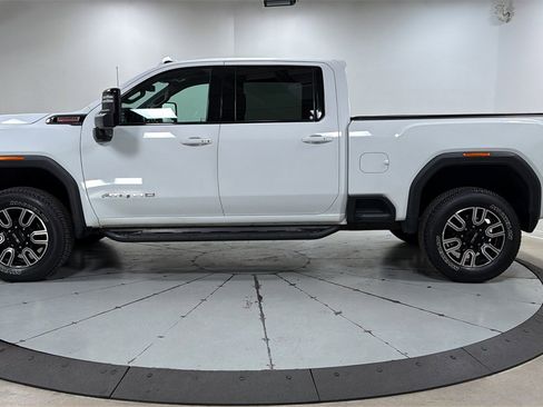 Used 2022 GMC Sierra 3500 AT4 w/ AT4 Preferred Package image 8