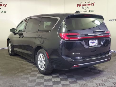 Used 2023 Chrysler Pacifica Touring-L FWD image 32