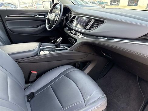 Used 2021 Buick Enclave Essence w/ Sport Touring Edition image 18