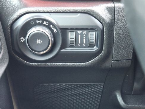 Used 2022 Jeep Wrangler Unlimited Rubicon w/ LED Lighting Group AWD/4WD image 18