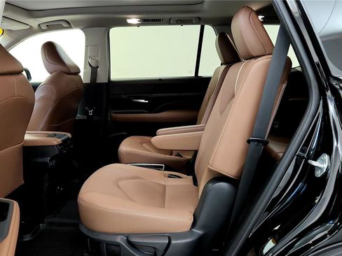 Used 2024 Toyota Grand Highlander Platinum image 22