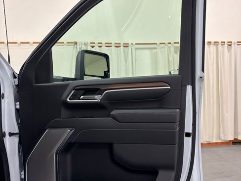 New 2026 GMC Sierra 2500 Denali w/ Denali Reserve Package image 43