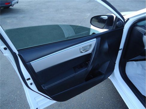 Used 2015 Toyota Corolla LE FWD image 10