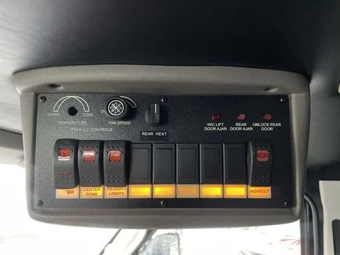 Used 2014 Ford E-350 and Econoline 350 Super Duty image 18