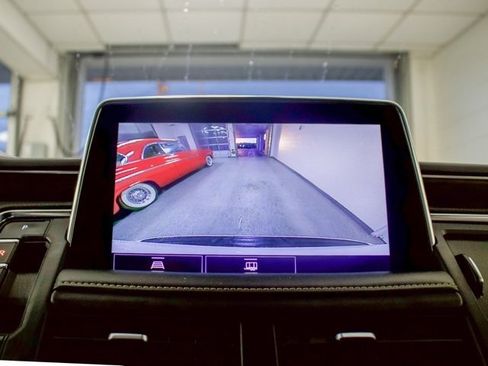 Used 2021 Chevrolet Suburban Premier image 18