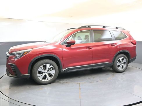 Used 2025 Subaru Ascent Premium AWD/4WD image 2