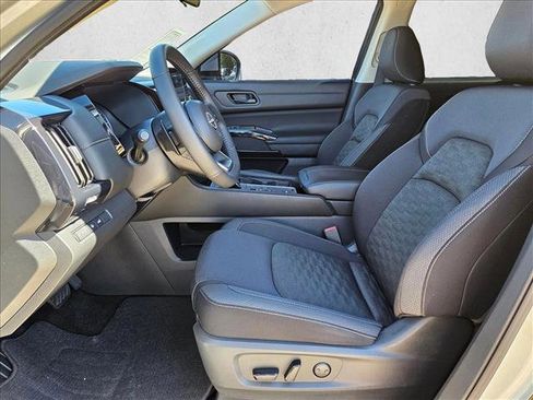 Used 2024 Nissan Pathfinder SV w/ SV Premium Package FWD image 16