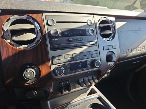 Used 2011 Ford F250 Lariat w/ Lariat Interior Pkg image 22