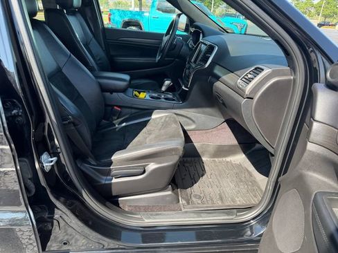 Used 2017 Jeep Grand Cherokee Altitude AWD/4WD image 22
