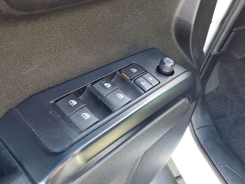 Used 2022 Toyota Tacoma SR w/ SR Convenience Package image 16