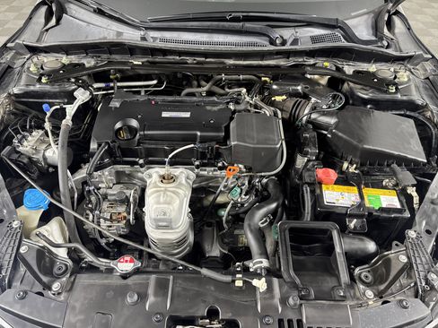 Used 2017 Honda Accord EX image 10