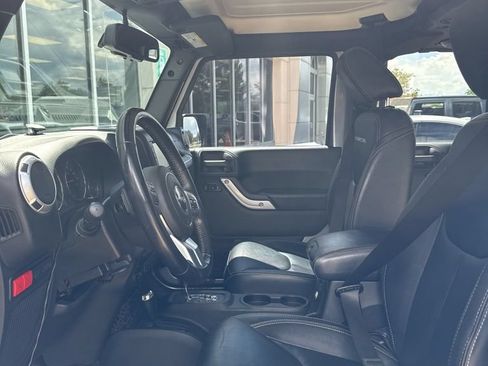 Used 2014 Jeep Wrangler Unlimited Rubicon AWD/4WD image 6