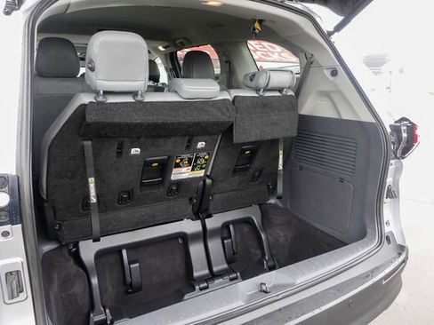 Certified 2024 Toyota Sienna XLE image 32