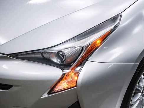 Used 2016 Toyota Prius Two image 11