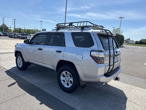 Used 2016 Toyota 4Runner SR5 AWD/4WD image 9
