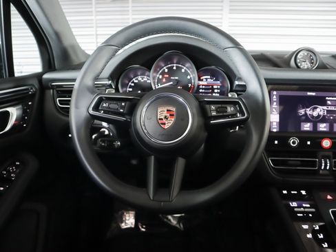 Used 2025 Porsche Macan image 15