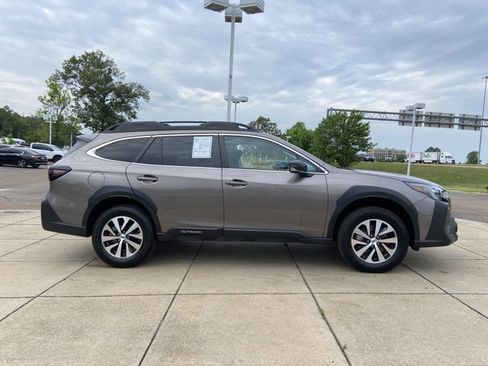 Used 2024 Subaru Outback Premium image 13