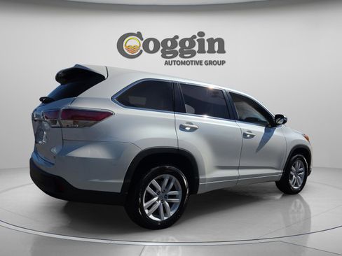 Used 2015 Toyota Highlander LE image 6