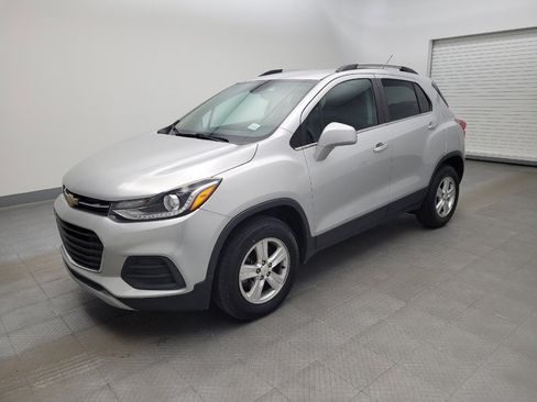 Used 2019 Chevrolet Trax LT w/ LT Convenience Package image 2