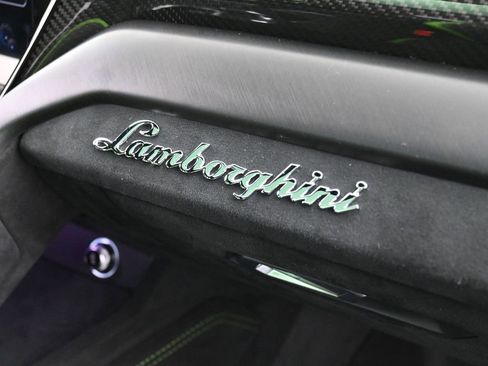 Used 2024 Lamborghini Urus Performante image 35