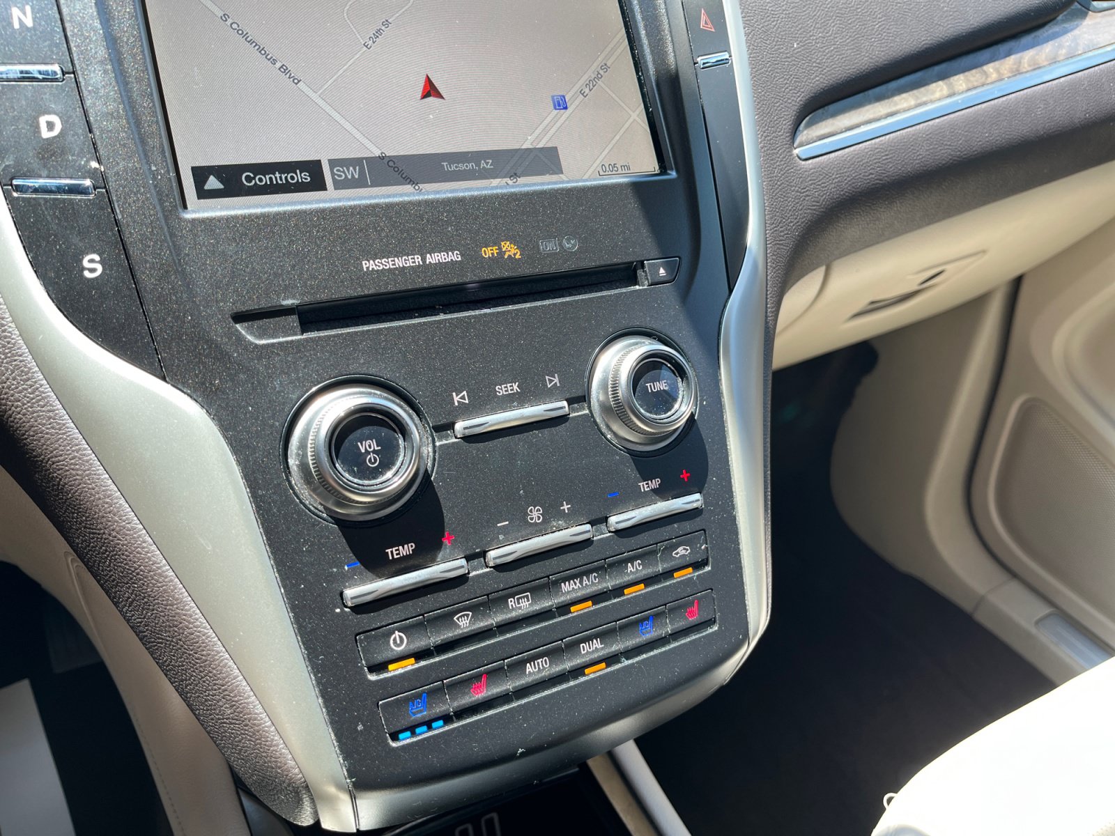 Used 2019 Lincoln MKC Reserve FWD image 25