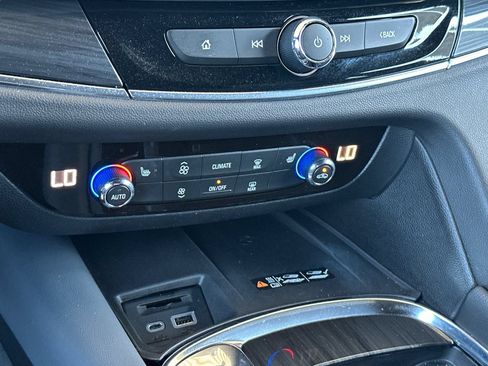 Certified 2023 Buick Enclave Essence FWD image 28