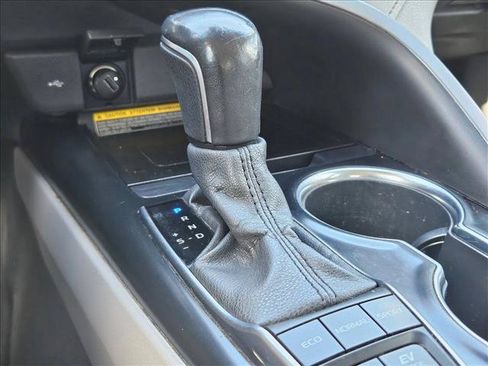 Used 2020 Toyota Camry XLE FWD image 11