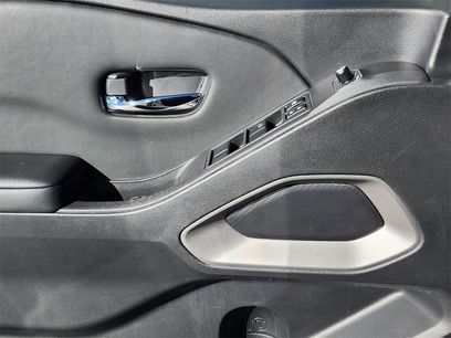 Used 2024 Nissan Frontier SV w/ SV Convenience Package