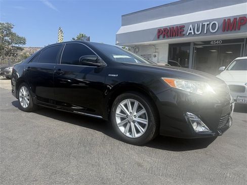 Used 2013 Toyota Camry XLE w/ Leather Pkg FWD image 3