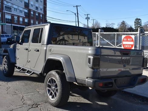 Used 2022 Jeep Gladiator Willys image 8