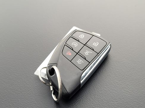 Used 2021 GMC Yukon XL AT4 w/ AT4 Premium Plus Package AWD/4WD image 11