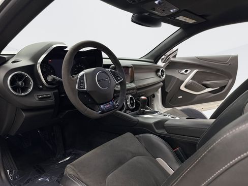 Used 2018 Chevrolet Camaro SS RWD image 10