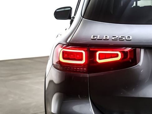 Used 2022 Mercedes-Benz GLB 250 4MATIC image 16