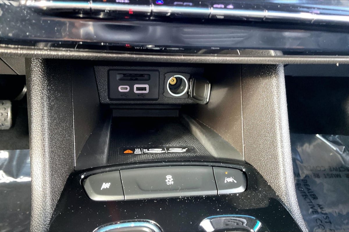 Used 2023 Chevrolet Bolt LT w/ Infotainment Package FWD image 29