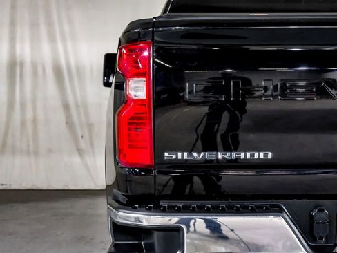 Used 2022 Chevrolet Silverado 2500 LT w/ Convenience Package image 40