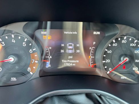 Used 2025 Jeep Compass Trailhawk AWD/4WD image 16